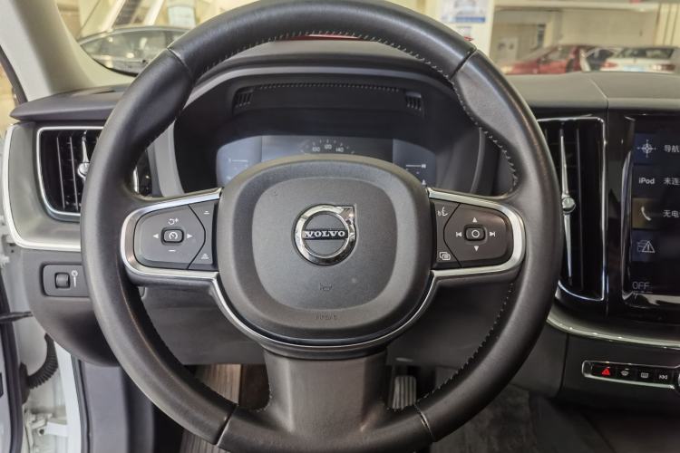 Used Volvo XC60 2019 T5 4x4 Smart Edition China VI Standard Interior 3