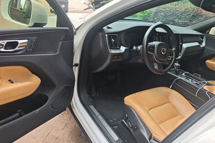 Used Volvo XC60 2019 T5 4x4 Smart Edition China V Standard Interior 3
