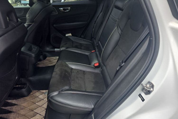 Used Volvo XC60 2019 T5 4x4 Zhiyuan Sport Edition China V Standard Interior 4