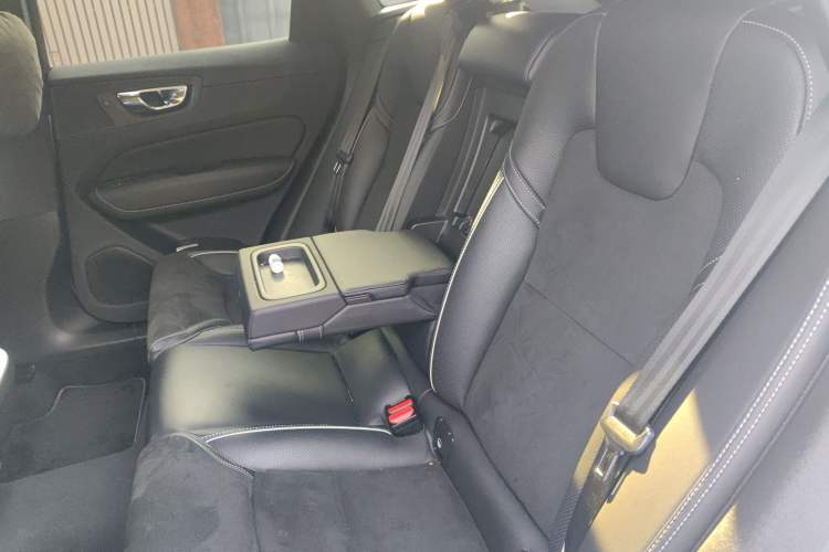 Used Volvo XC60 2019 T5 4x4 Zhiyuan Sport Edition China V Standard Interior 4
