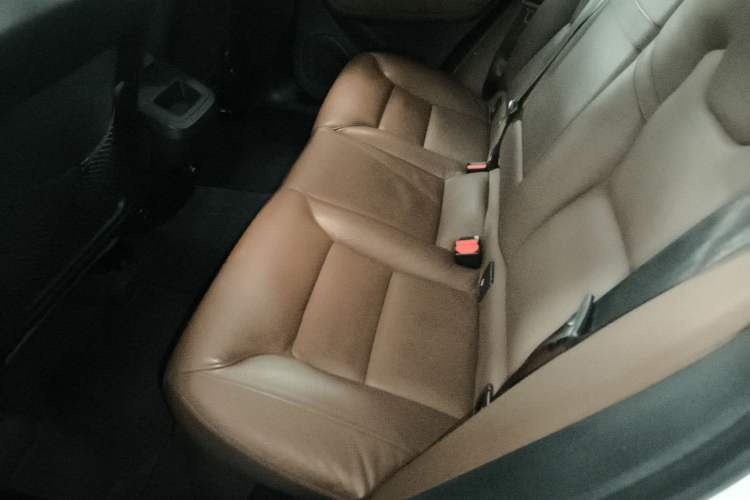 Used Volvo XC60 2019 T5 4x4 Smart Edition China V Standard Interior 4