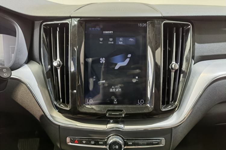 Used Volvo XC60 2019 T5 4x4 Smart Edition China VI Standard Interior 4
