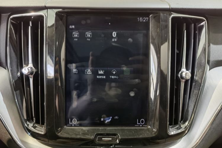 Used Volvo XC60 2019 T5 4x4 Smart Edition China VI Standard Interior 5