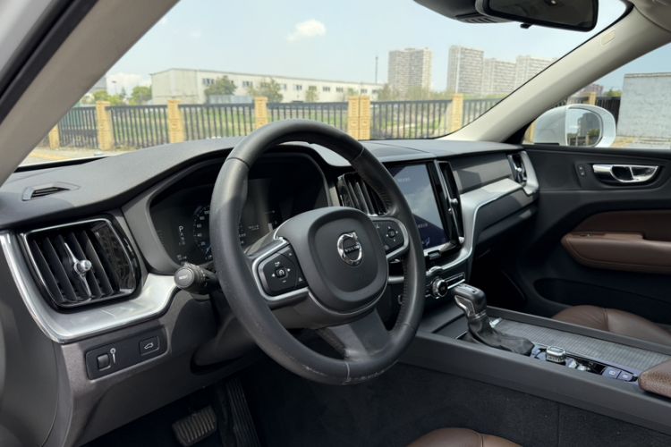 Used Volvo XC60 2019 T5 4x4 Smart Edition China VI Standard Interior 7
