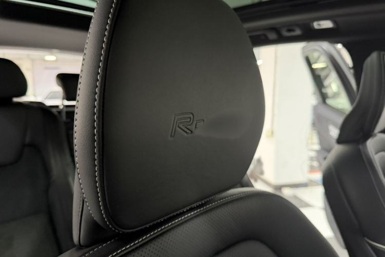 Used Volvo XC60 2019 T5 4x4 Smart & Dynamic Sport Edition China VI Standard Interior 8