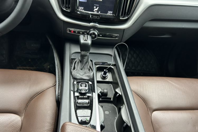 Used Volvo XC60 2019 T5 4x4 Smart Edition China VI Standard Interior 8