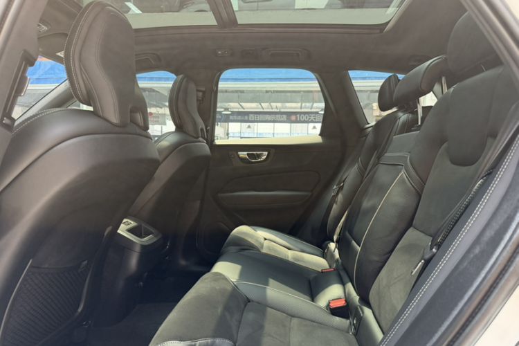 Used Volvo XC60 2019 T5 4x4 Smart & Dynamic Sport Edition China VI Standard Interior 9