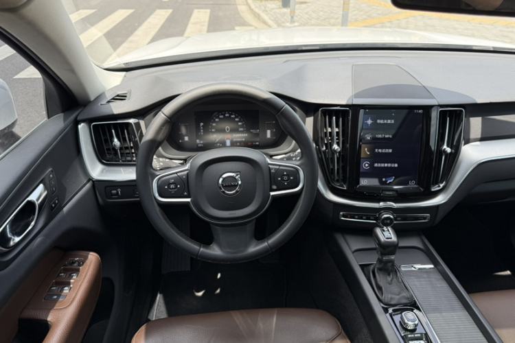 Used Volvo XC60 2019 T5 4x4 Smart Edition China VI Standard Interior 9