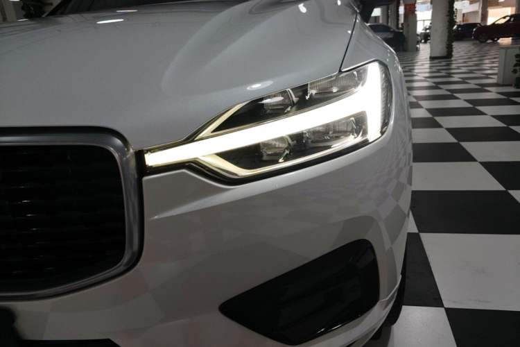 Used Volvo XC60 2019 T5 4x4 Smart & Dynamic Sport Edition China VI Standard Left Front Headlight