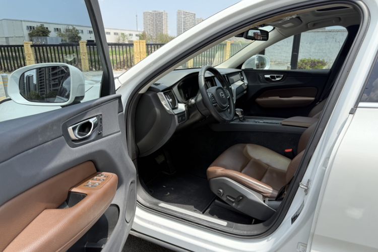 Used Volvo XC60 2019 T5 4x4 Smart Edition China VI Standard Left Front Seat