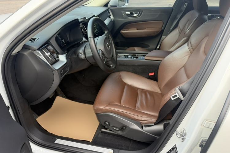 Used Volvo XC60 2019 T5 4x4 Smart Edition China VI Standard Left Front Seat