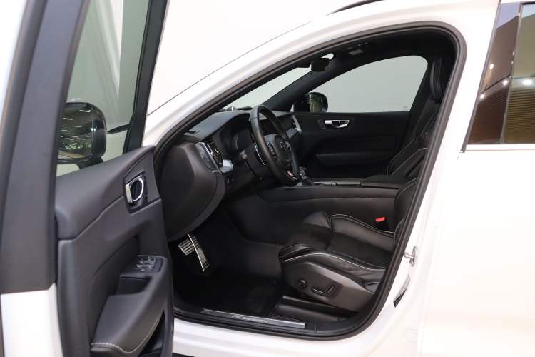 Used Volvo XC60 2019 T5 4x4 Smart & Dynamic Sport Edition China VI Standard Left Front Seat