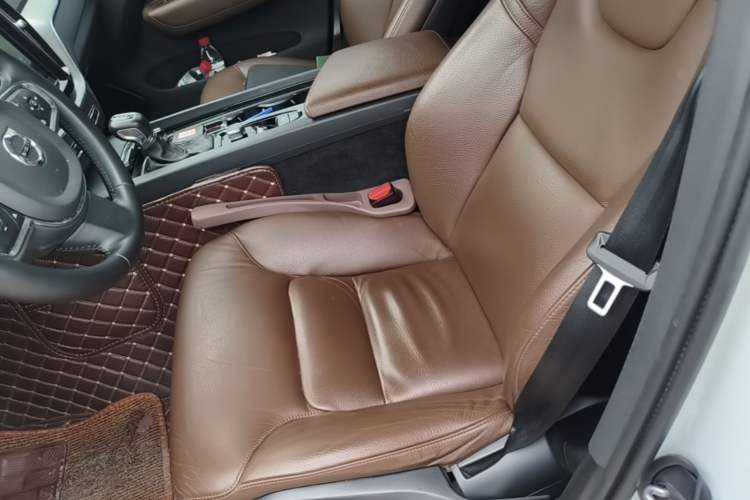 Used Volvo XC60 2019 T5 4x4 Smart Edition China V Standard Left Front Seat