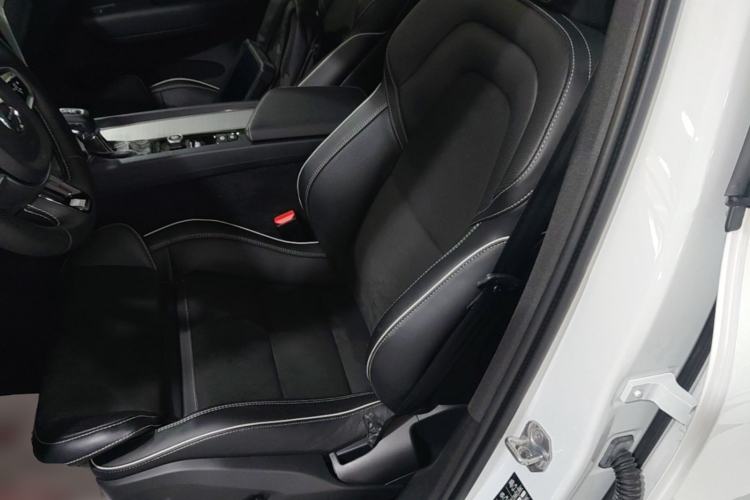 Used Volvo XC60 2019 T5 4x4 Smart & Dynamic Sport Edition China VI Standard Left Front Seat