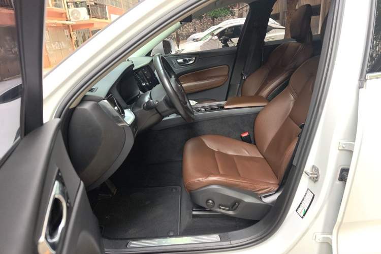 Used Volvo XC60 2019 T5 4x4 Smart Edition China VI Standard Left Front Seat