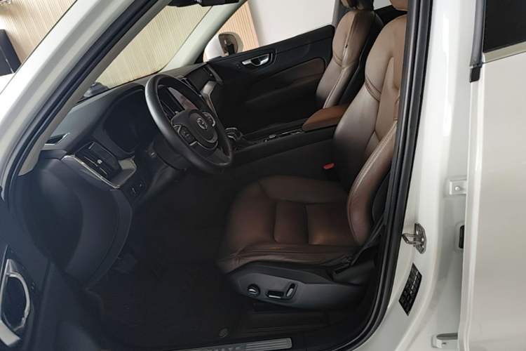 Used Volvo XC60 2019 T5 4x4 Smart Edition China V Standard Left Front Seat