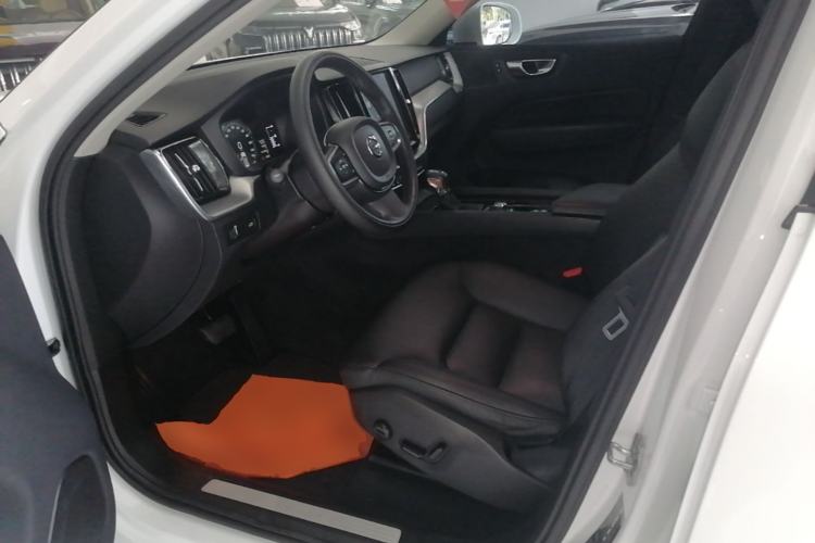 Used Volvo XC60 2019 T5 4x4 Smart Edition China VI Standard Left Front Seat