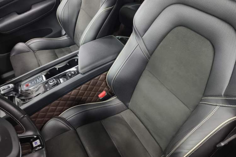 Used Volvo XC60 2019 T5 4x4 Zhiya Sport Edition China VI Standard Left Front Seat