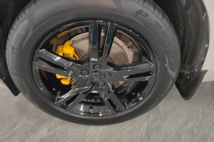 Used Volvo XC60 2019 T5 4x4 Smart & Dynamic Sport Edition China VI Standard Left Front Wheel Hub