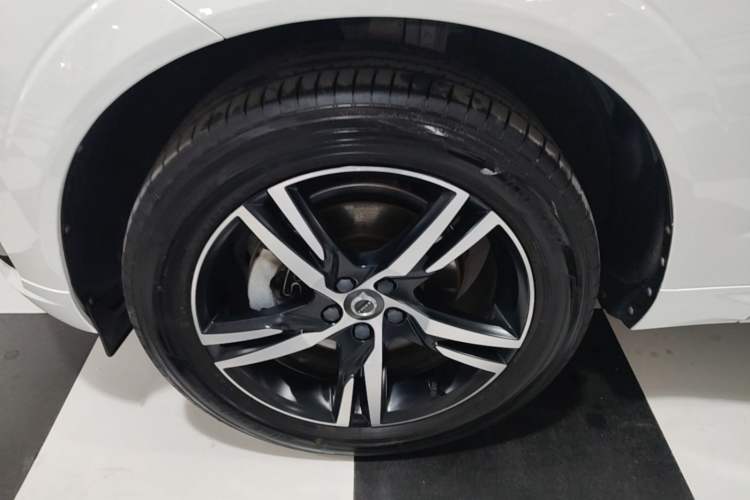 Used Volvo XC60 2019 T5 4x4 Smart & Dynamic Sport Edition China VI Standard Left Front Wheel Hub