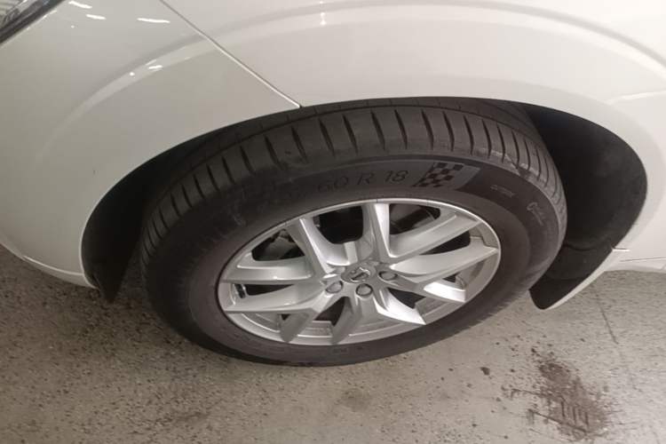 Used Volvo XC60 2019 T5 4x4 Smart Edition China VI Standard Left Front Wheel Hub