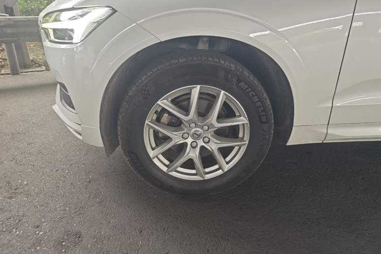 Used Volvo XC60 2019 T5 4x4 Smart Edition China VI Standard Left Front Wheel Hub