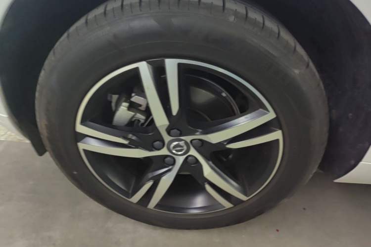 Used Volvo XC60 2019 T5 4x4 Zhiyuan Sport Edition China V Standard Left Front Wheel Hub