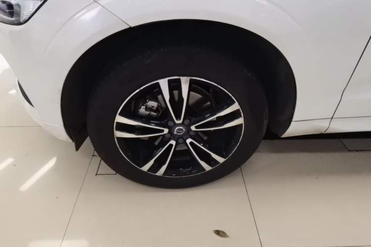 Used Volvo XC60 2019 T5 4x4 Zhiyuan Edition China VI Standard Left Front Wheel Hub