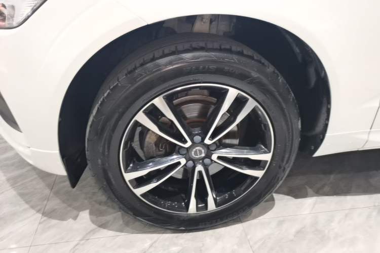 Used Volvo XC60 2019 T5 4x4 Smart Edition China V Standard Left Front Wheel Hub