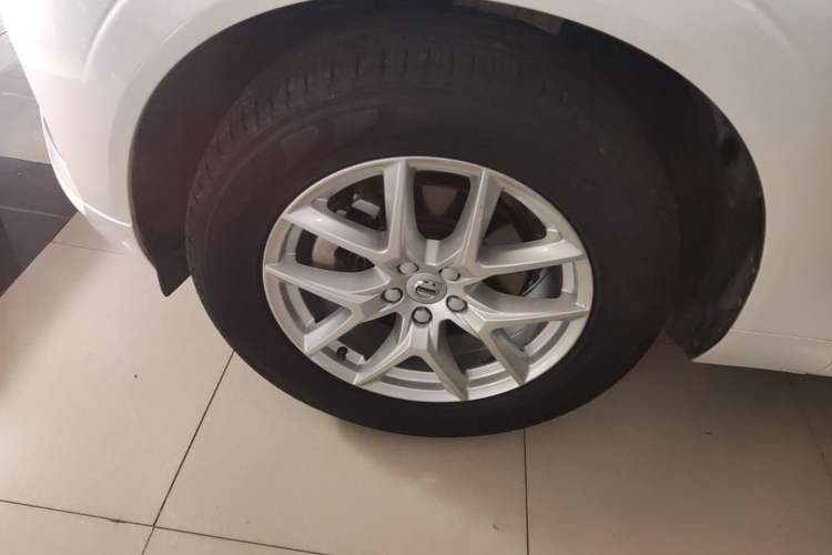 Used Volvo XC60 2019 T5 4x4 Smart Edition China VI Standard Left Front Wheel Hub