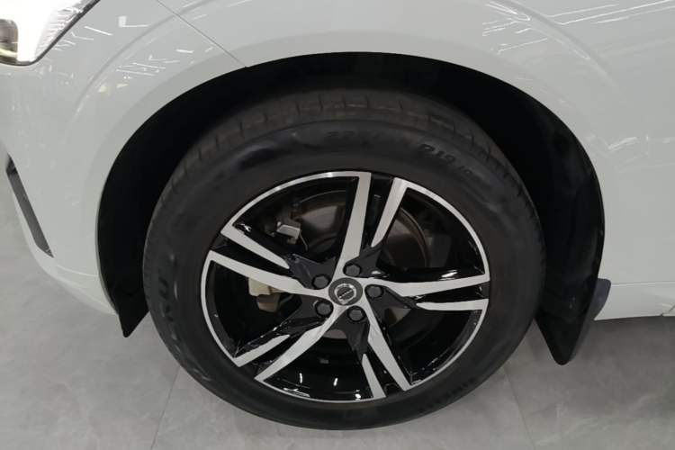 Used Volvo XC60 2019 T5 4x4 Zhiyuan Sport Edition China V Standard Left Front Wheel Hub