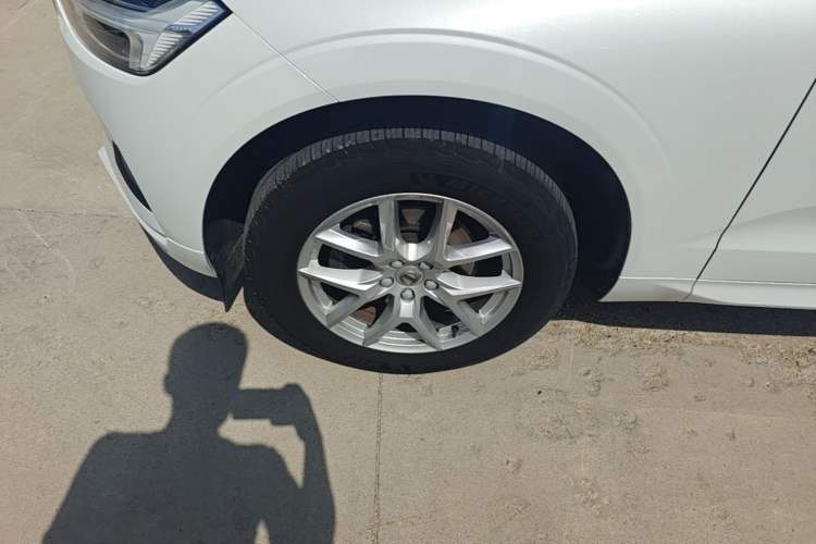 Used Volvo XC60 2019 T4 Zhiyi Edition China V Standard Left Front Wheel Hub