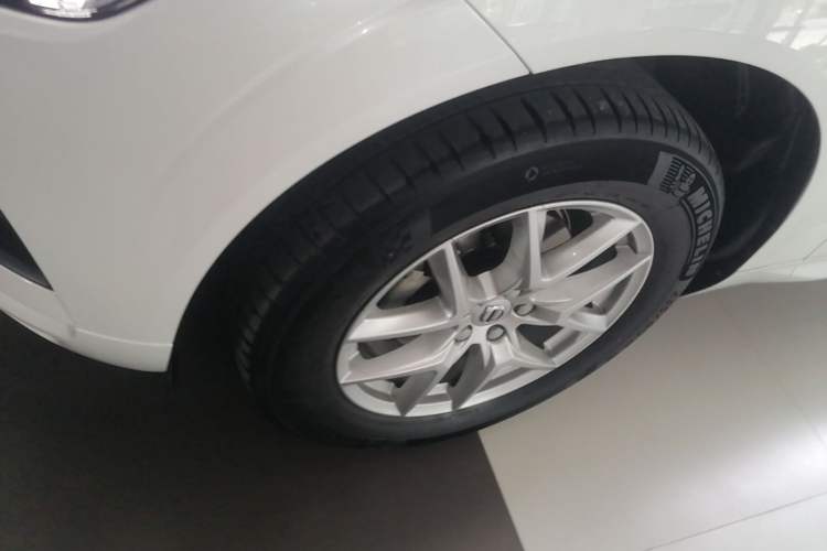 Used Volvo XC60 2019 T5 4x4 Smart Edition China VI Standard Left Front Wheel Hub