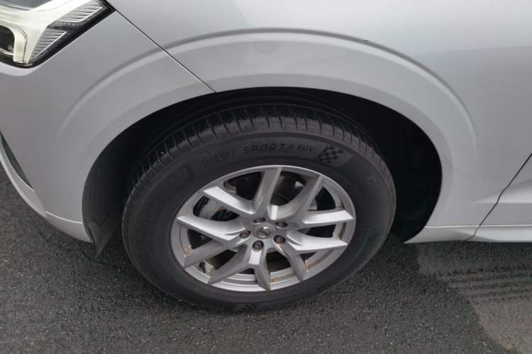 Used Volvo XC60 2019 T4 Zhiyi Edition China V Standard Left Front Wheel Hub