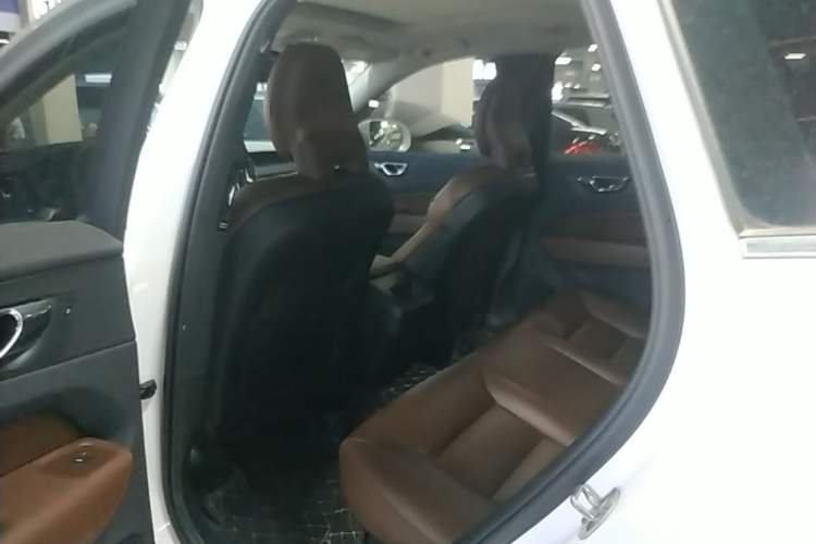 Used Volvo XC60 2019 T5 4x4 Smart Edition China V Standard Left Rear Seat