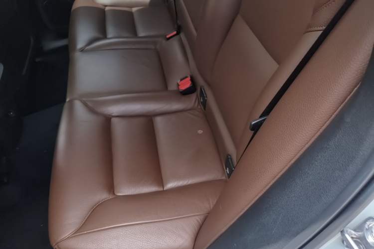 Used Volvo XC60 2019 T5 4x4 Smart Edition China VI Standard Left Rear Seat