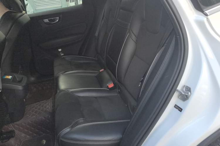 Used Volvo XC60 2019 T5 4x4 Smart & Dynamic Sport Edition China VI Standard Left Rear Seat