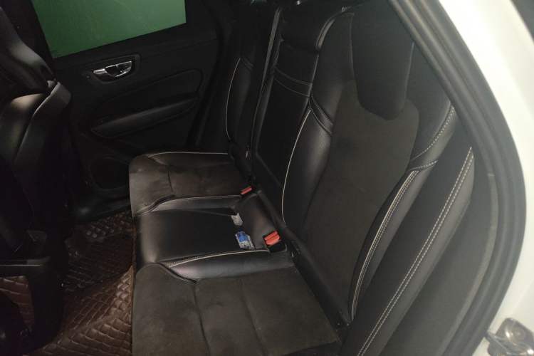 Used Volvo XC60 2019 T5 4x4 Smart & Dynamic Sport Edition China VI Standard Left Rear Seat