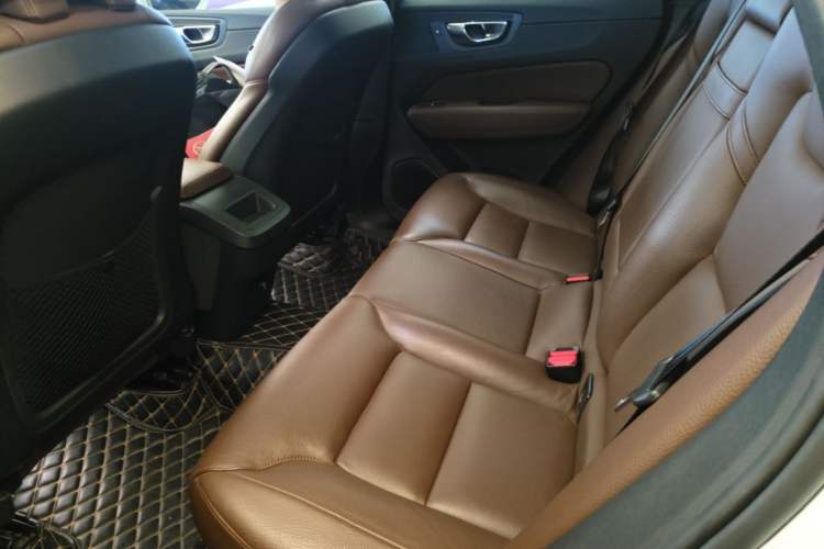 Used Volvo XC60 2019 T5 4x4 Smart Edition China VI Standard Left Rear Seat