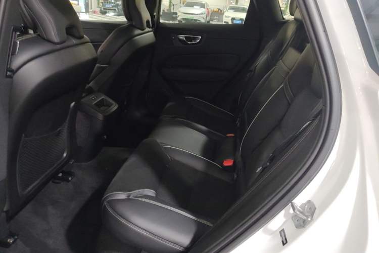 Used Volvo XC60 2019 T5 4x4 Smart & Dynamic Sport Edition China VI Standard Left Rear Seat