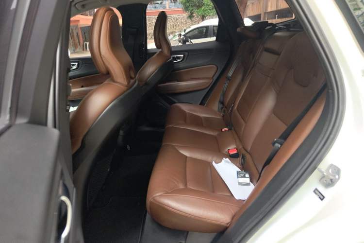 Used Volvo XC60 2019 T5 4x4 Smart Edition China VI Standard Left Rear Seat