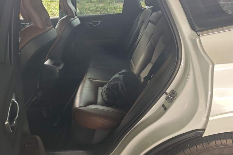 Used Volvo XC60 2019 T5 4x4 Smart Edition China VI Standard Left Rear Seat