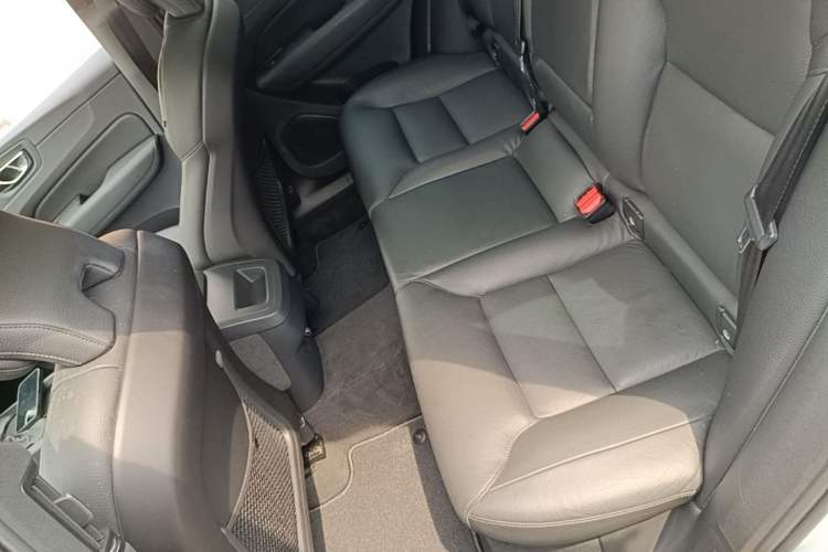 Used Volvo XC60 2019 T5 4x4 Smart Edition China VI Standard Left Rear Seat