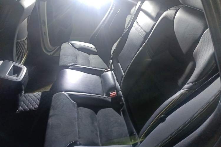 Used Volvo XC60 2019 T5 4x4 Smart & Dynamic Sport Edition China VI Standard Left Rear Seat