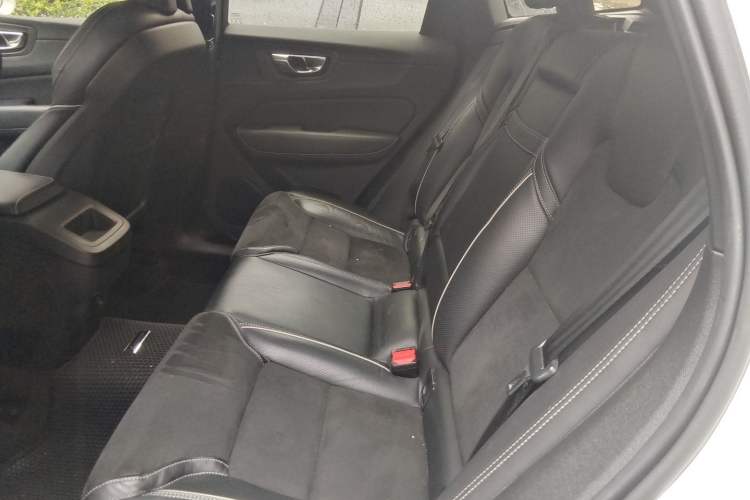 Used Volvo XC60 2019 T5 4x4 Smart & Dynamic Sport Edition China VI Standard Left Rear Seat