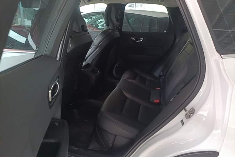 Used Volvo XC60 2019 T5 4x4 Smart Edition China VI Standard Left Rear Seat
