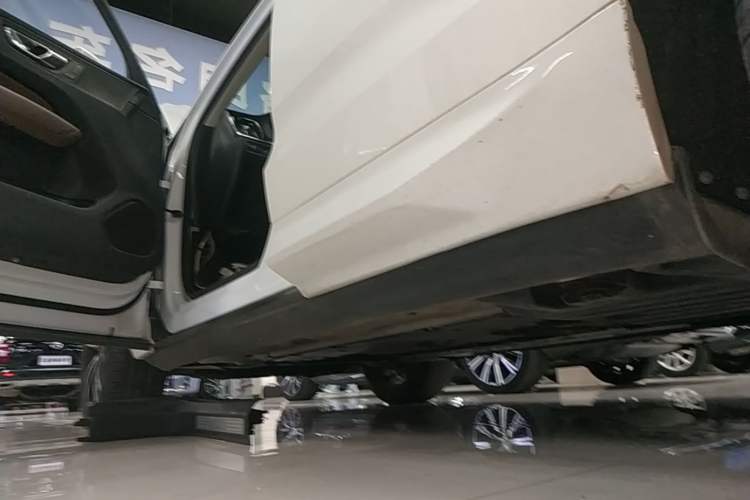 Used Volvo XC60 2019 T5 4x4 Smart Edition China V Standard Left Side Sill