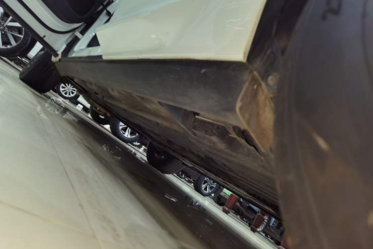 Used Volvo XC60 2019 T5 4x4 Zhiyuan Edition China VI Standard Left Side Sill