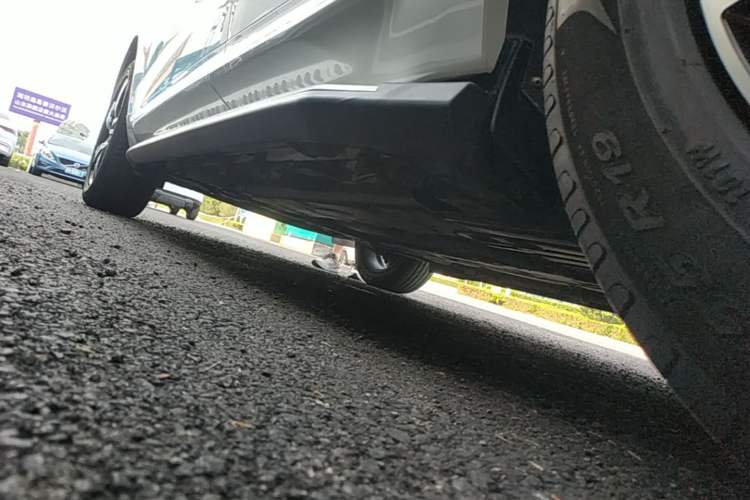 Used Volvo XC60 2019 T5 4x4 Zhiyuan Sport Edition China V Standard Left Side Sill