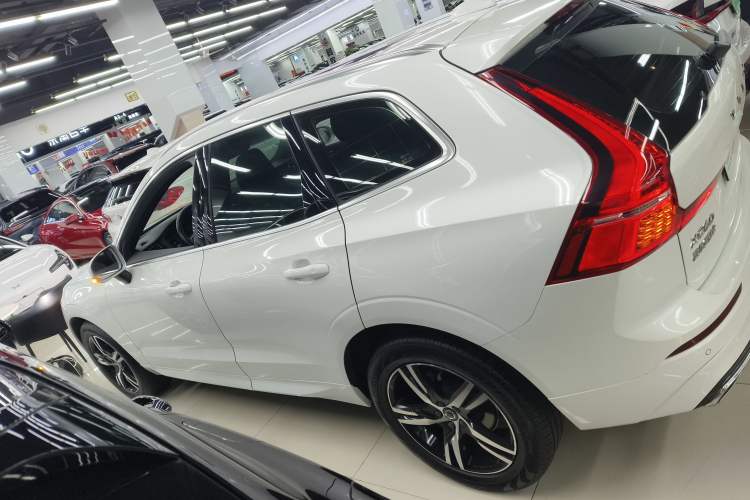 Used Volvo XC60 2019 T5 4x4 Zhiya Sport Edition China VI Standard Left Side